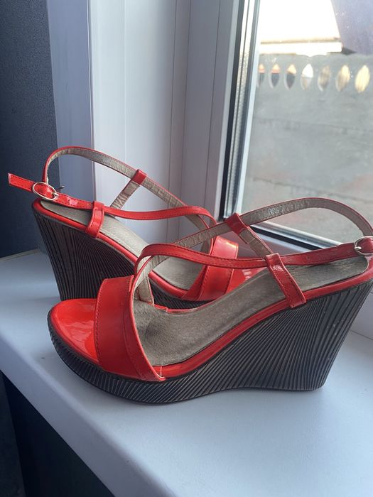 Босоножки женские