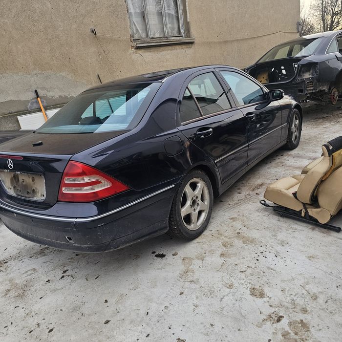 W203 мерцедес  C240  170k.s бензин.