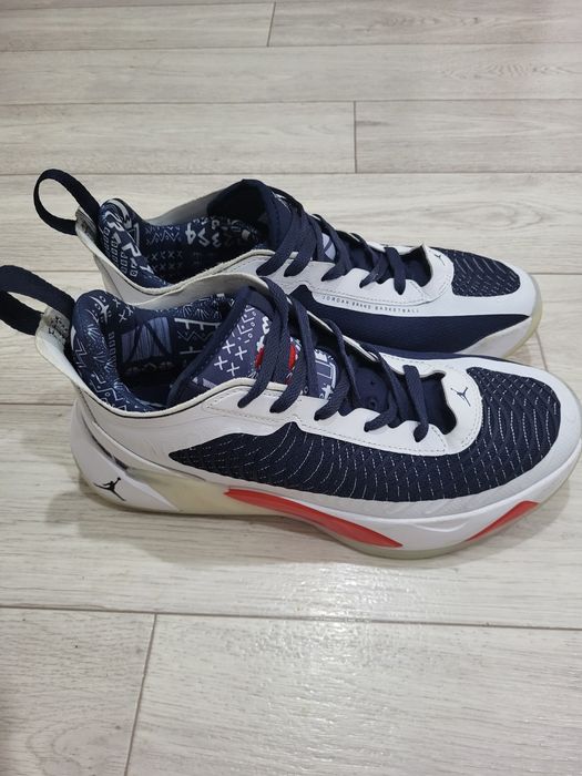 Продам кроссовки