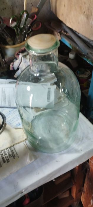 Продам стеклянную ёмкость 5л медицинский.