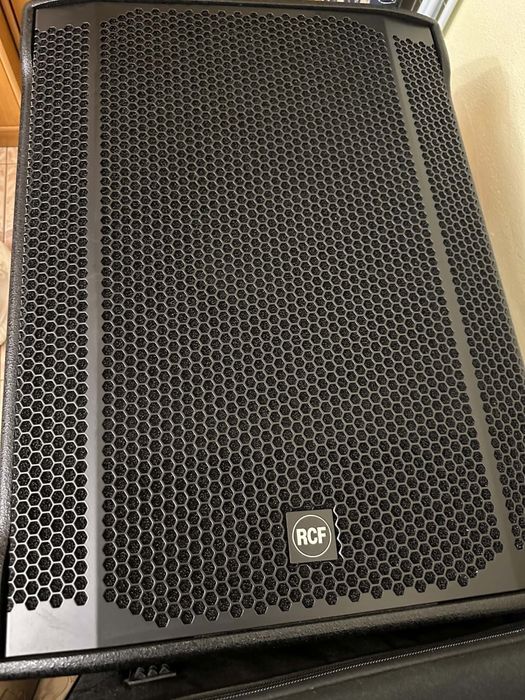 Sistem Audio RCF Complet 2 Boxe + 2 Basi + Mixer + Cabluri + Huse si Stativuri