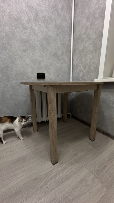 Круглый кухонный стол