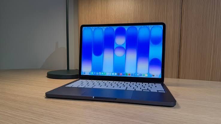 MacBook Neo 8/256 как новый  (1 цикл всего)