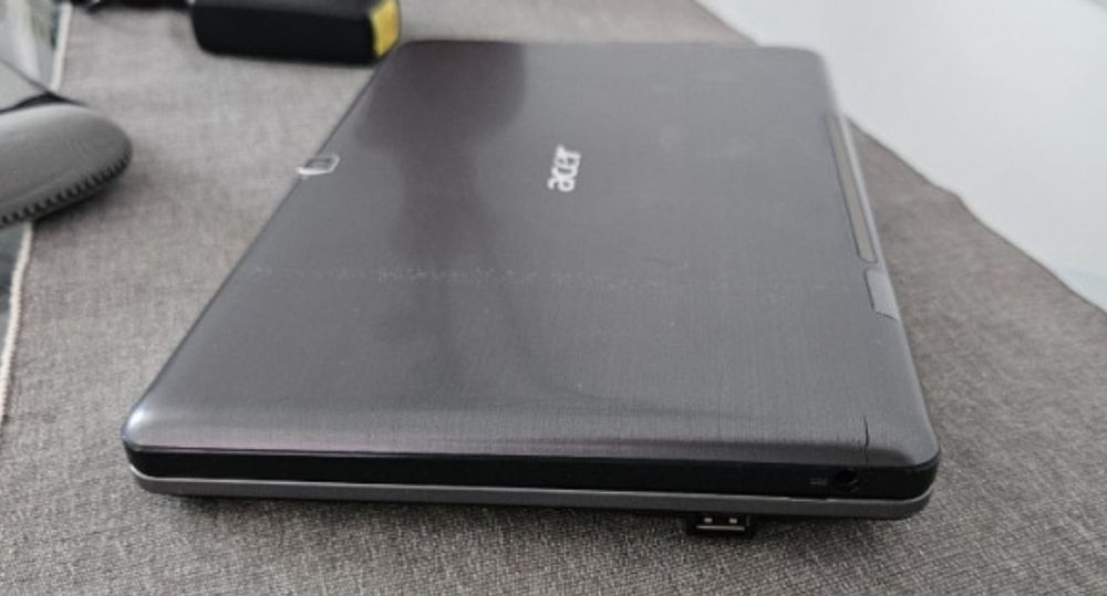 Tabletă / Laptop Acer iconia W500