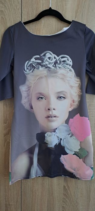 Vând rochii și fuste de ocazie în stare foarte bună.
