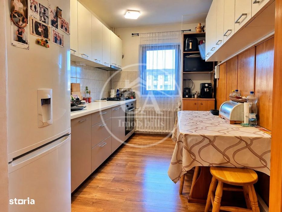 Apartament de vanzare cu 3 camere in zona Nufarul, Oradea