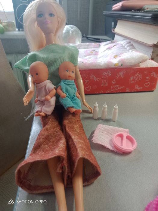 Кукла с детьми и коляской