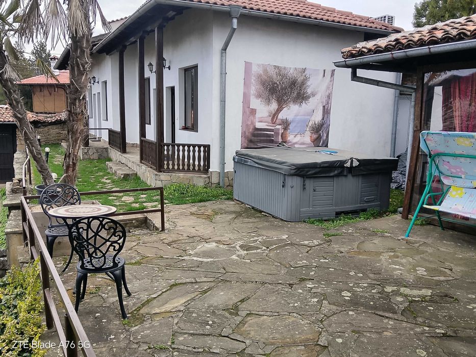 Дава под наем къща с двор на 3км от Велико Търново