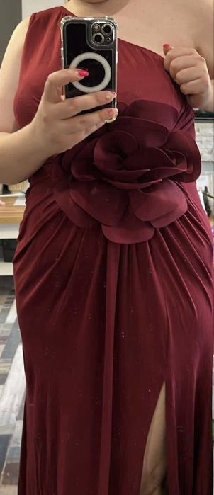 Рокля  с асиметрично деколте,