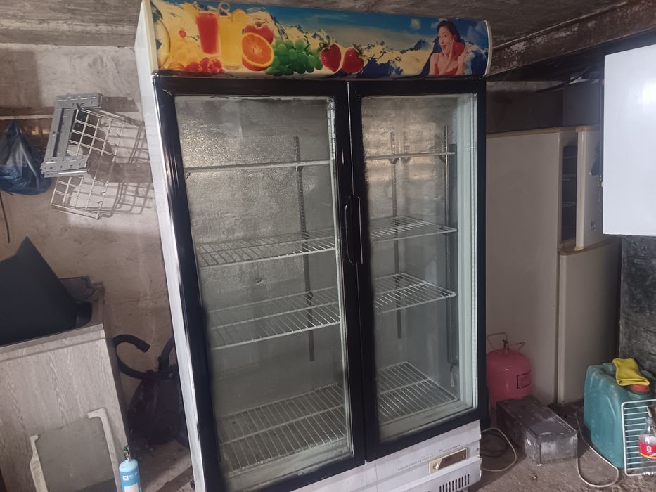 Продам холодильник витрины