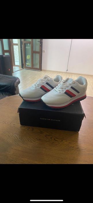 Adidași Tommy Hilfiger