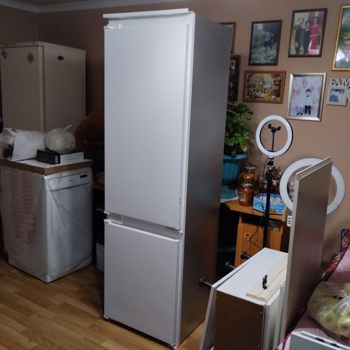 Холодильник встраиваемый