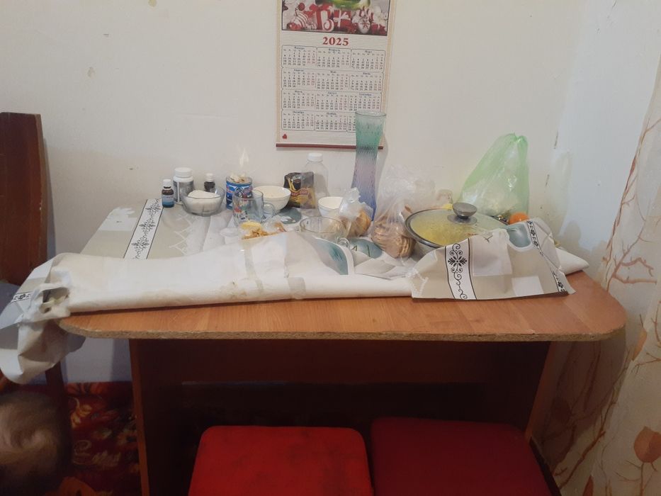 Продаю стол кухонный и стулья!