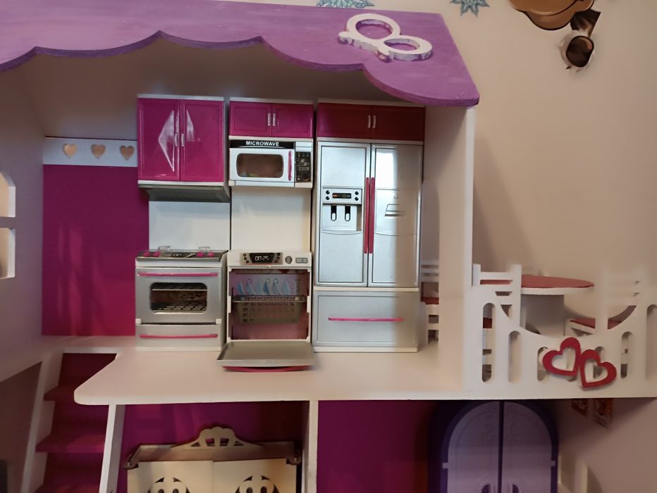 Домик Барби красивый