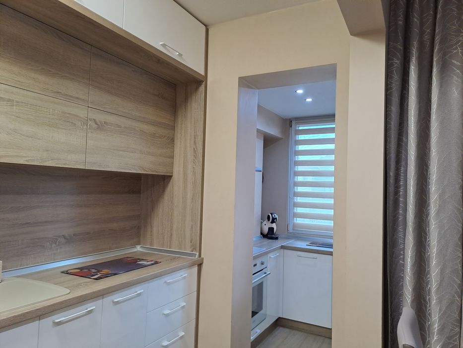 Два самостоятелни етажа от къща