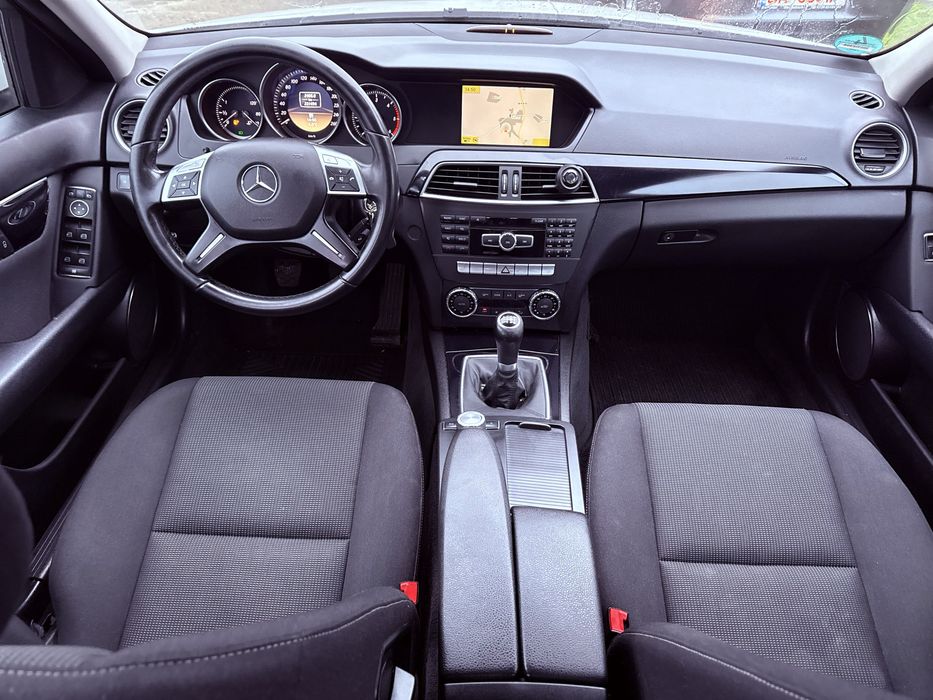 Mercedes C-Class W204 // Facelift // 2012 // Full LED // Navi mare //