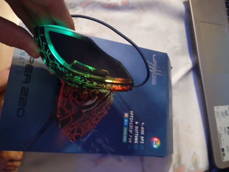 Vând mouse  stare bună