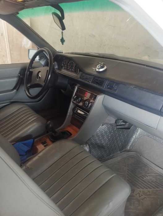 Мерседис В 124 е200