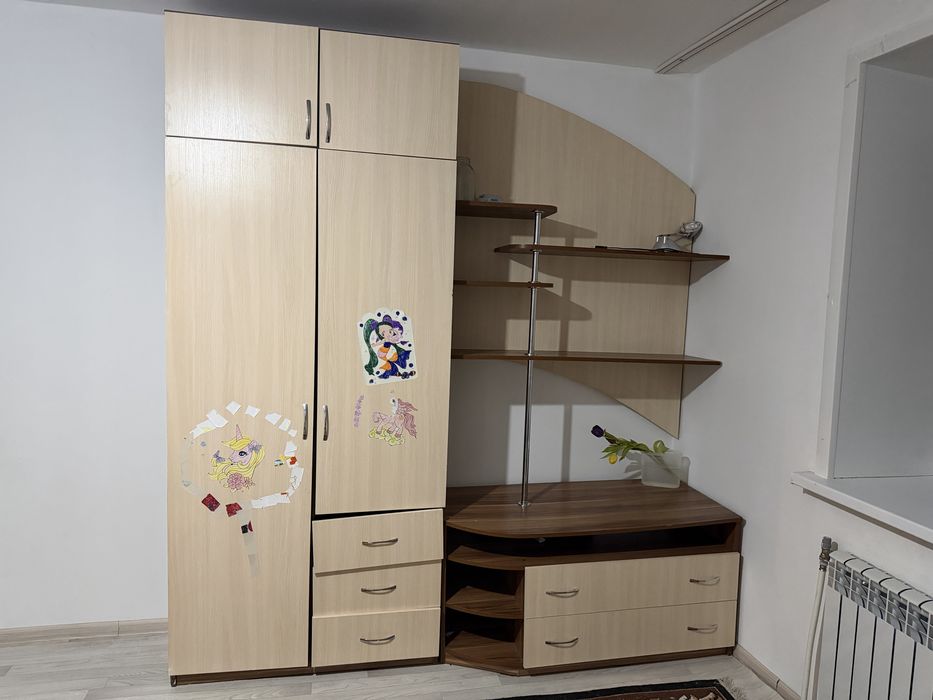 Диван, тумба шкаф, кухоный гарнитур