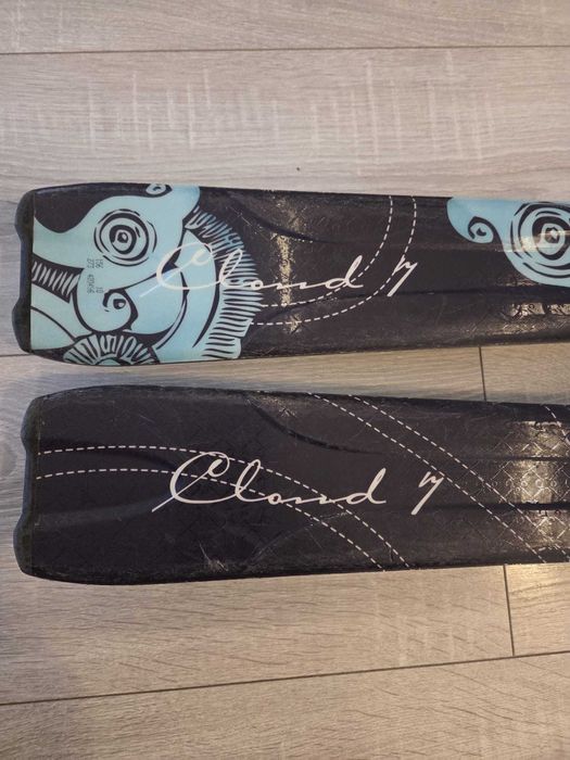 Schiuri Atomic Cloud 7 cu legaturi & bete – 156 cm – carving damă