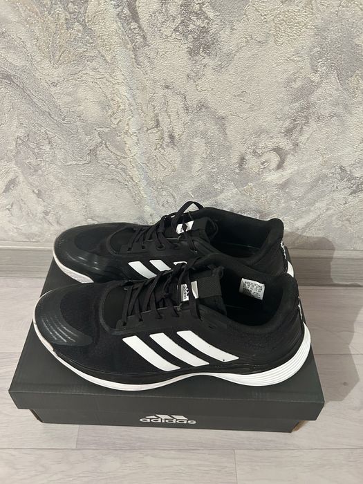 Adidas крассовка сатылады