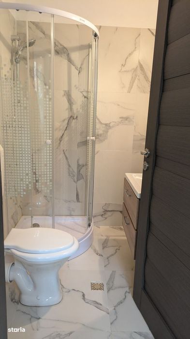 Inchiriez apartament cu curte, in centru, centrala termica!