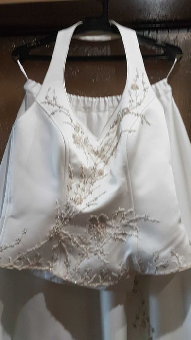 Елегантна булчинска рокля