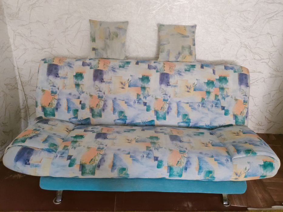 Продается диван плюс в подарок овощерезка