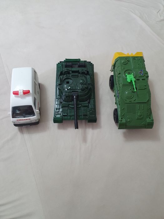 Машинки игрушечные