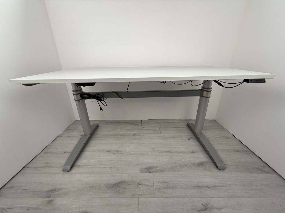 Бюро електрическо регулируем подходящо за домашен офис и бизнес среда