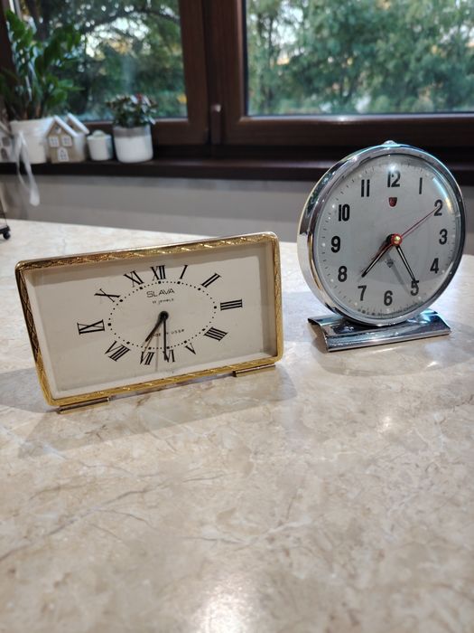 Два ретро часовника