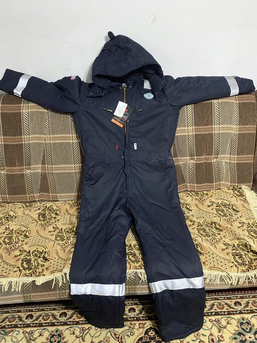 Продается Тшо зимные комбезы