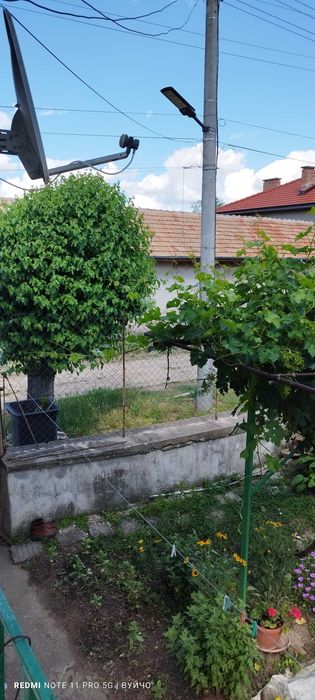Продава се къща в с.Садовец-Плевенско .86 квадрата къща.На два етажа. Двор-560 кв.м.