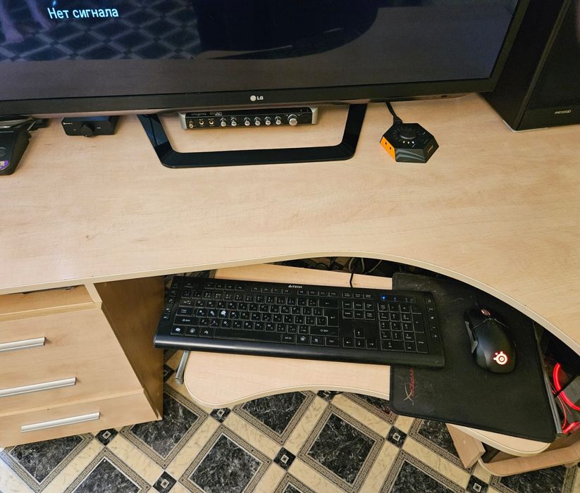 Продам стол компьютерный