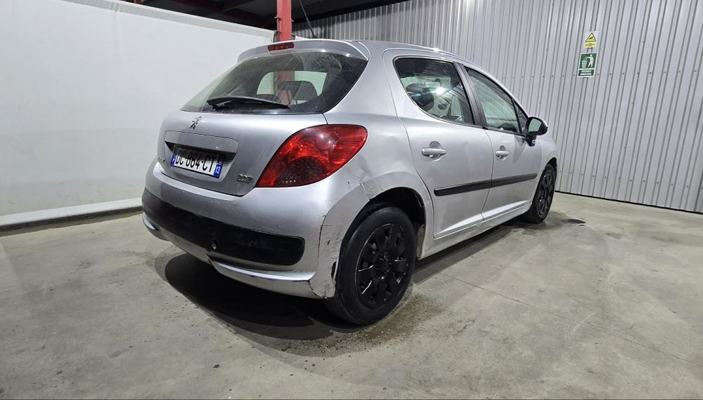 Vând Peugeot 207