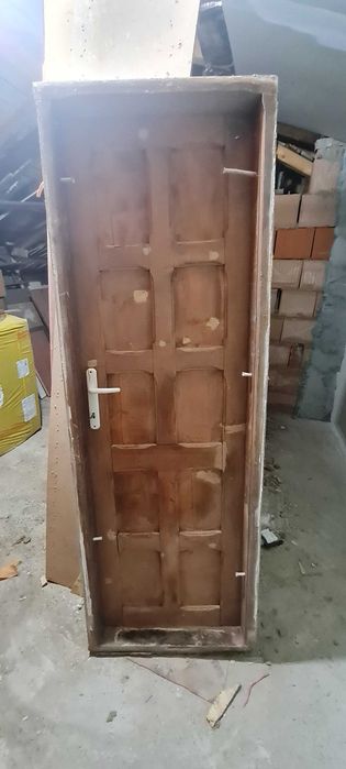 Vand usi si ferestre din lemn masiv