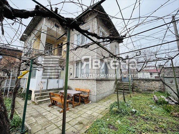 Продава се Къща в Аксаково - 234 кв.м за 881 €/кв.м - Снимка #2