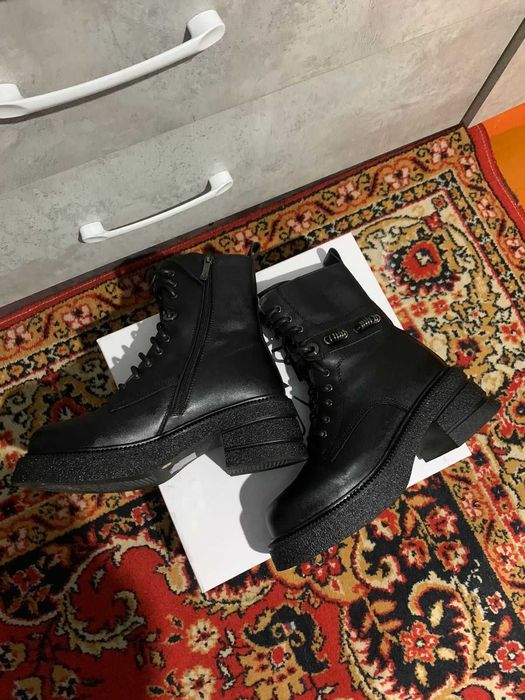 Продам черные ботинки зимние