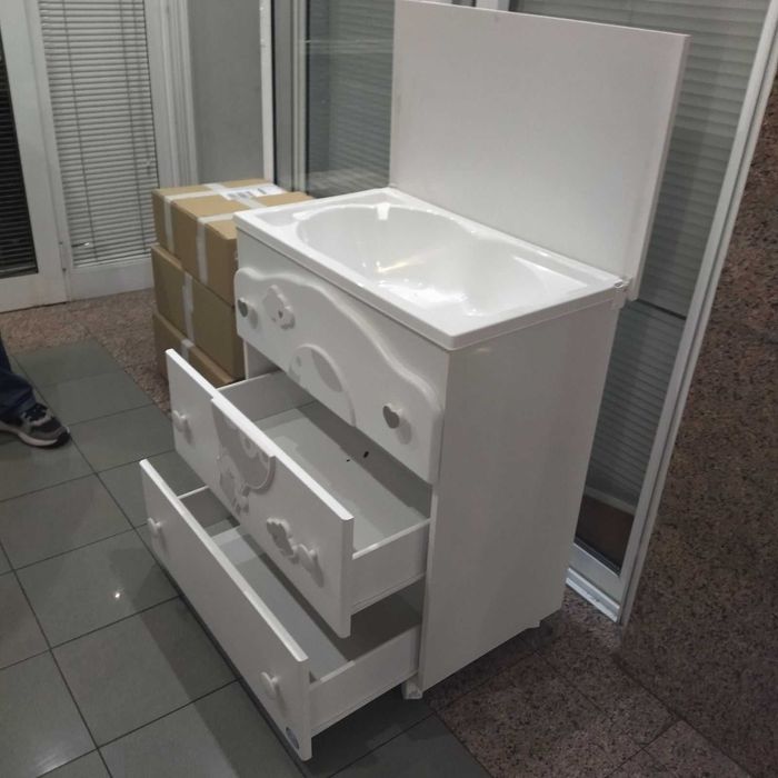 Шкаф с вана и библиотека за детска стая