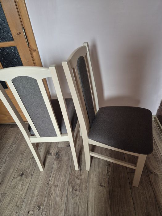 4 scaune noi, in stare foarte bună