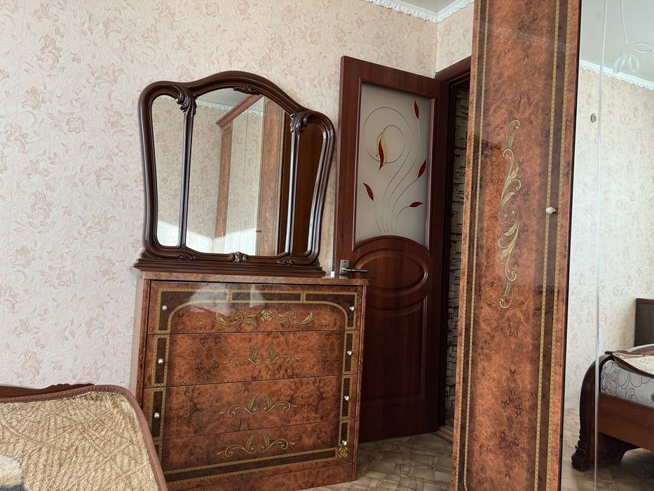 Продам спальный гарнитур