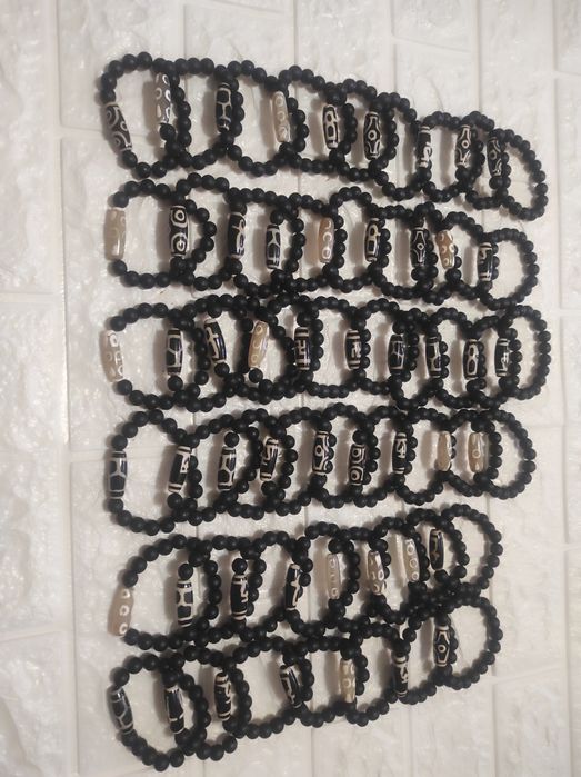 Продам браслеты с бусинами дзи и т.д.