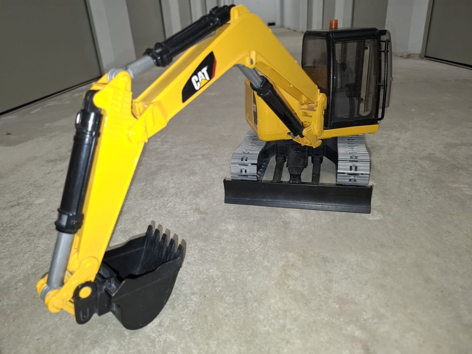 Vand bruder excavator