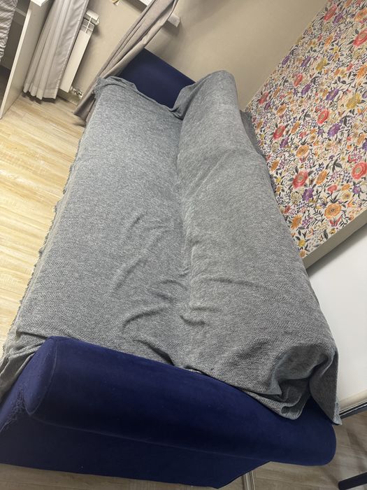 Срочно!!! Продам синий  диван  раскладной