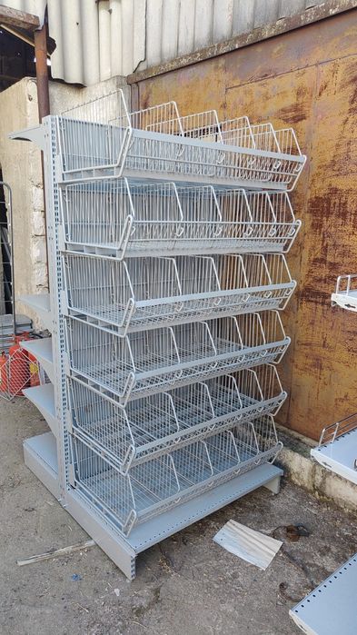 Rafturi de magazin cu agatatori spatare perforate