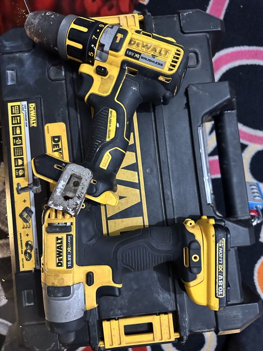 Dewalt folosite an doar o baterie mica nu are ancarcator si alta bater