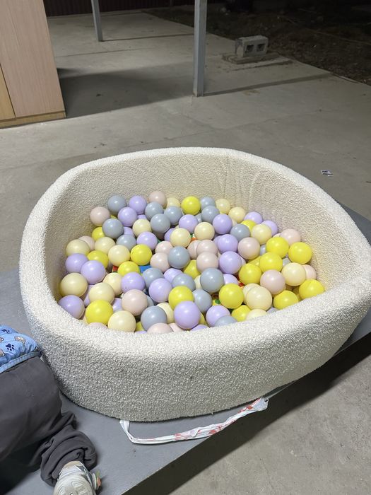 Сухой бассейн с шариками