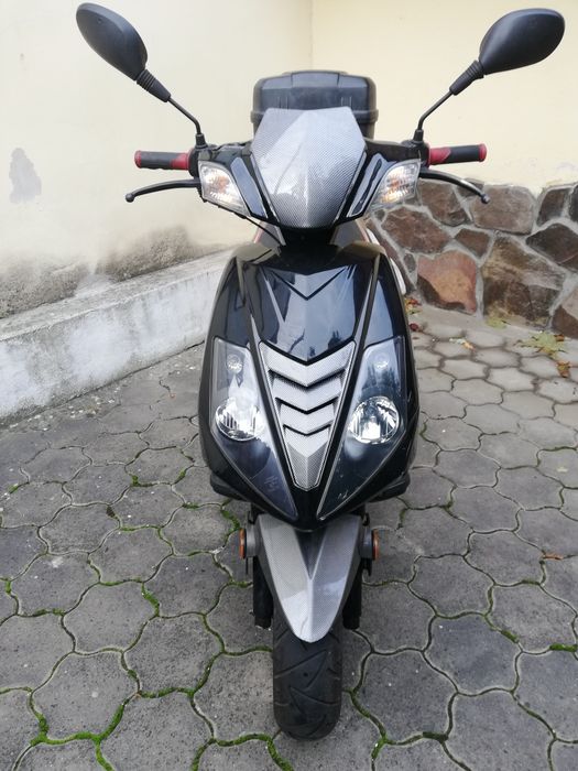 Vând scuter, itp valabil 2 ani,49cc
