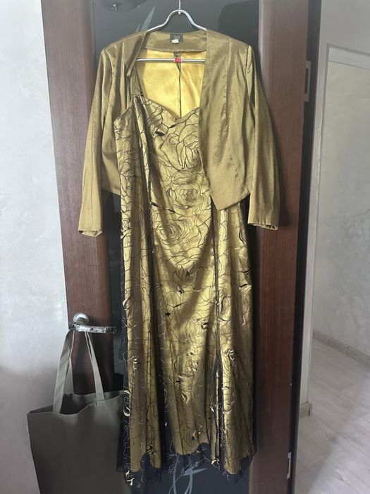 Продам платья женские