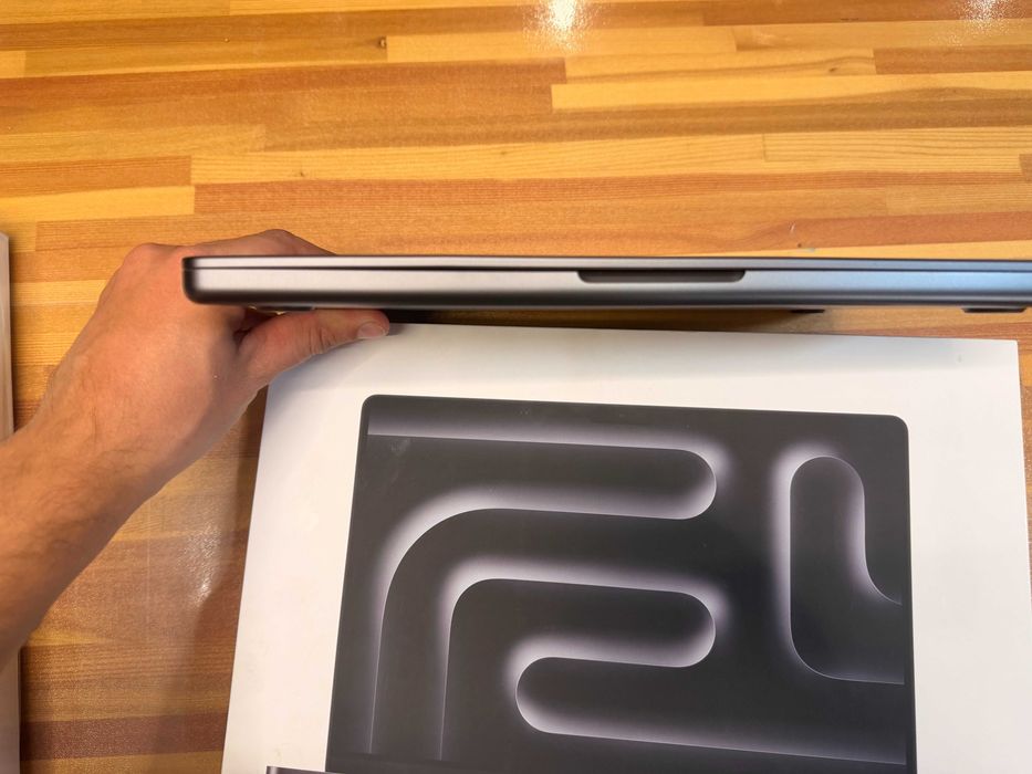 MacBook Apple M3 Pro / 18GB / 512SSD